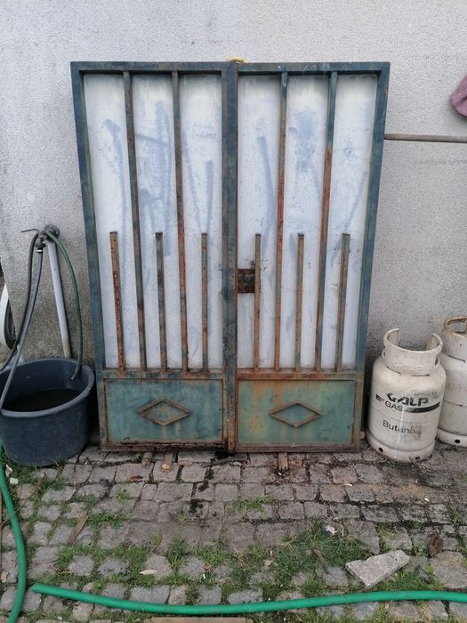 Portão Pequeno, chapeado