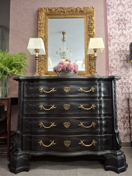 Cómoda D. José de Grande Dimensão - Elegância Clássica e Sofisticação