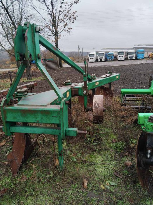 Продам плуг навісний ПНБ -4-40