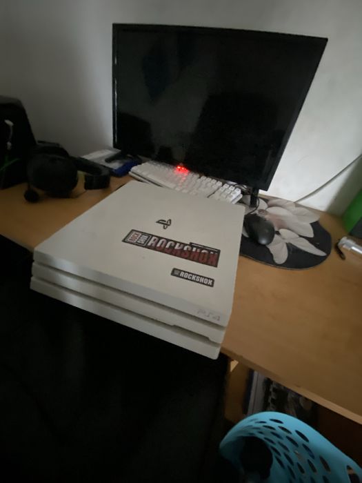 Ps4 pro como nova 1tb esta em otimo estado e tambem aceito troca