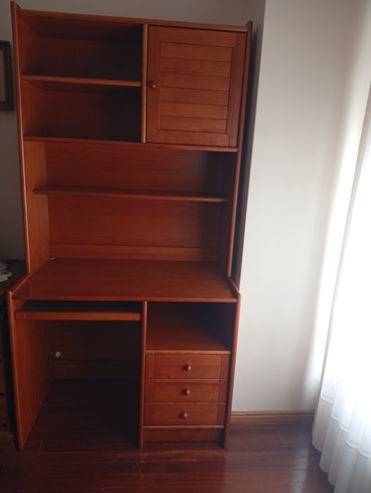 Secretaria com estante