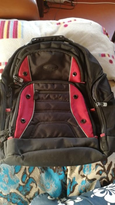 Targus Drifter Mochila de 15,6 polegadas, preto / vermelho (TSB23803EU
