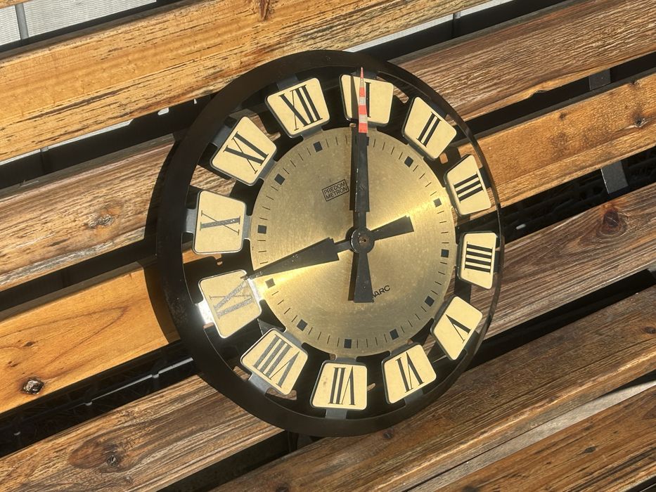 Zegar ścienny Predom Metron Kwarc PRL 25 cm, niesprawny