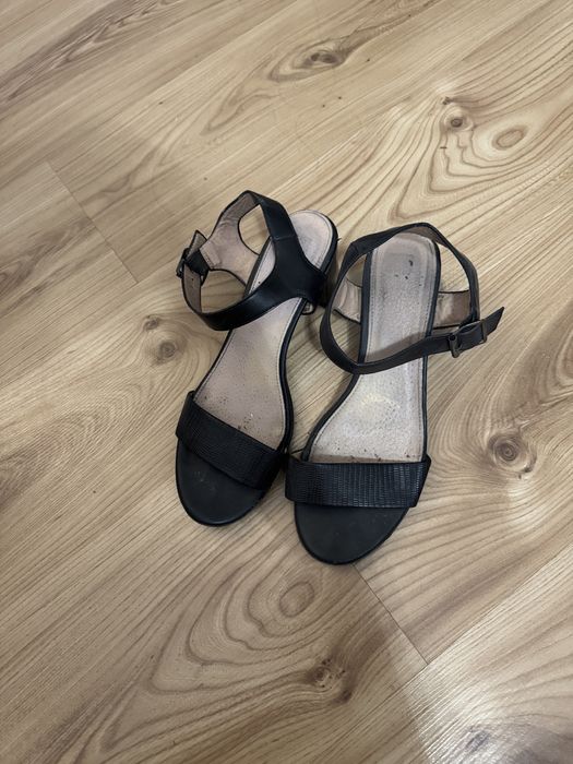 Czarne buty na obcasie