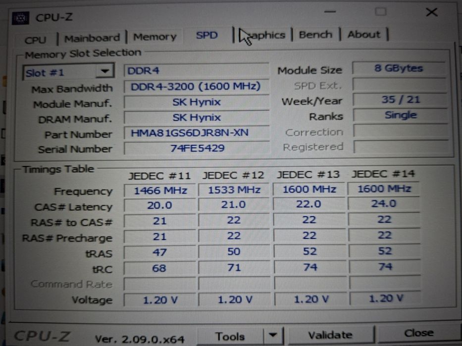 2x4 GB RAM SK hynix DDR4 SO-DIMM 3200 MHz.