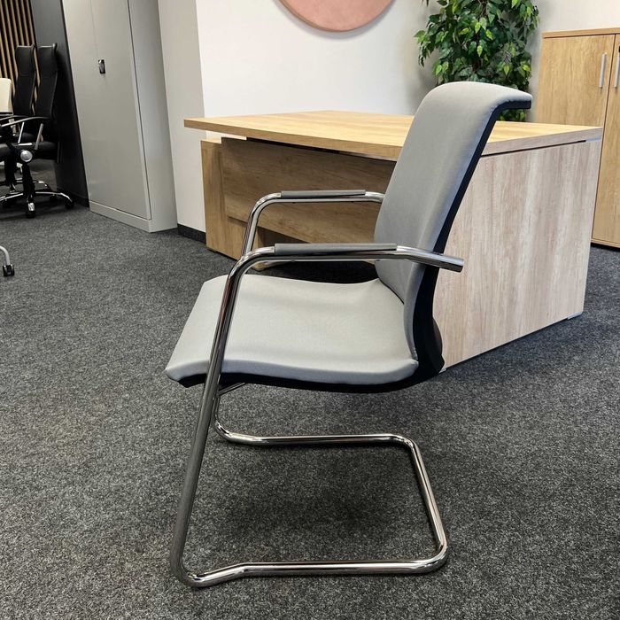 Krzesło konferencyjne na płozie Grospol Level V BT Arm chromowane