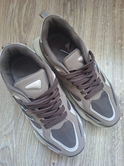 Sneakersy czekoladowe r.40