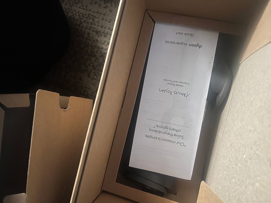 Фен Dyson в серо-золотом цвете