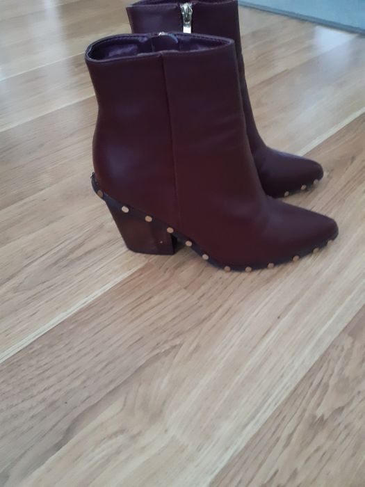 Buty damskie bordo .