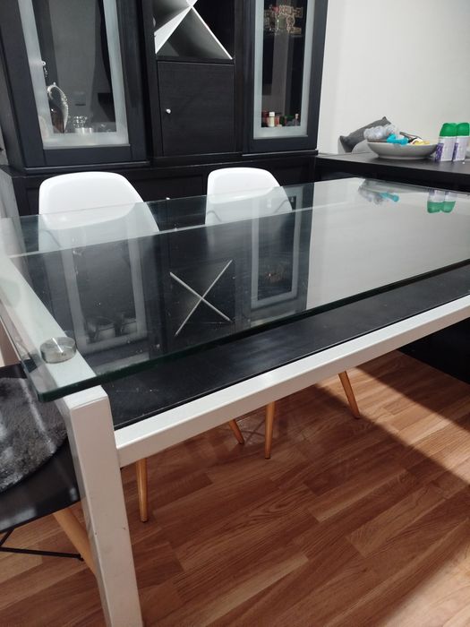 Vendo ou troco por algo do meu interesse  Mesa de vidro  e Ferro para