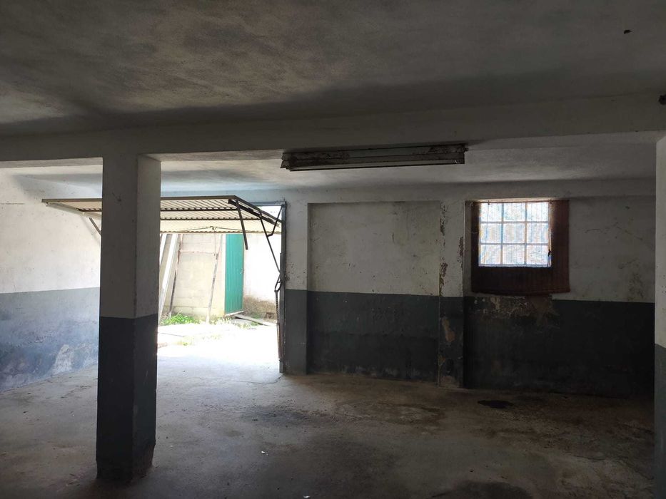 Garagem / Armazém 70m2 para arrendar