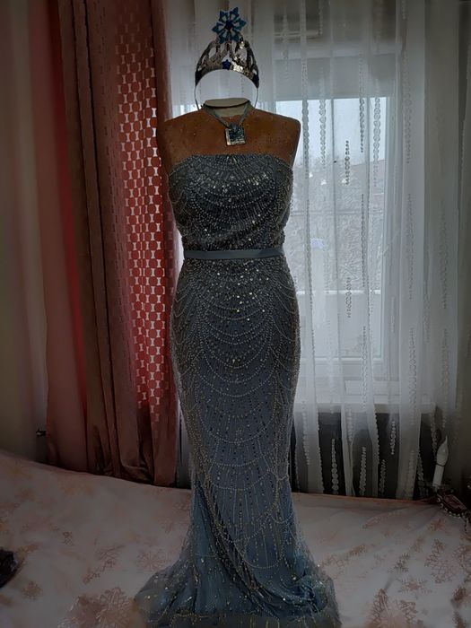 Cudny strój przebranie Pani Zima Królowa Śniegu futerko perełki roz 38