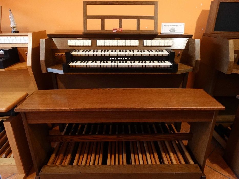 Analogowe organy kościelne Eimnent Omegan 8100