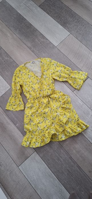 Piękna sukienka kopertowa falbanki M 38 zwiewna jak nowa