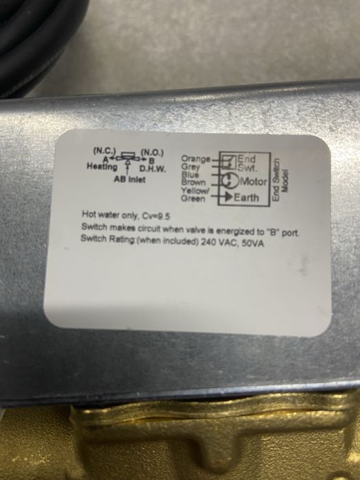 Zawór trojdrogowy Honeywell z siłownikiem