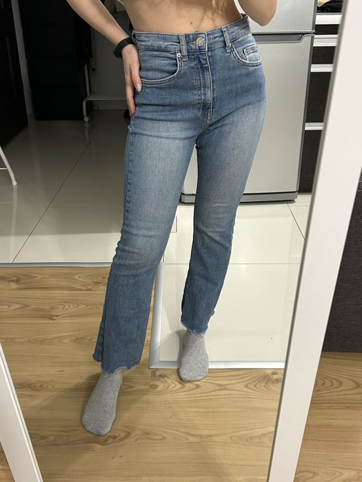 Sprzedam niebieskie dżinsy dzwony z kieszeniami Pull&Bear