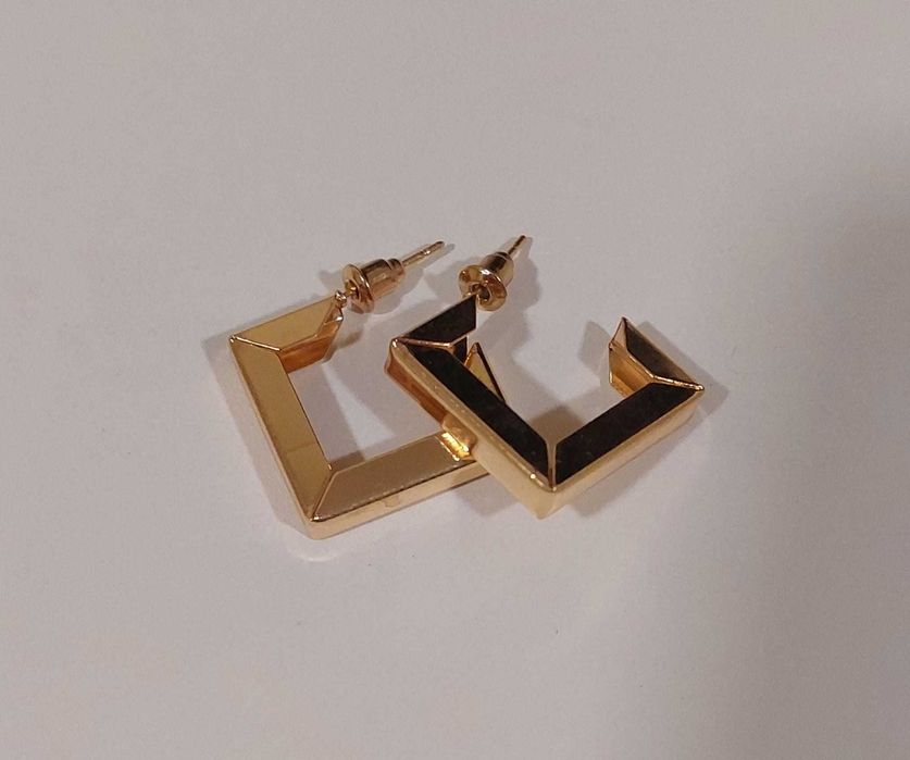 Conjunto de brincos dourados