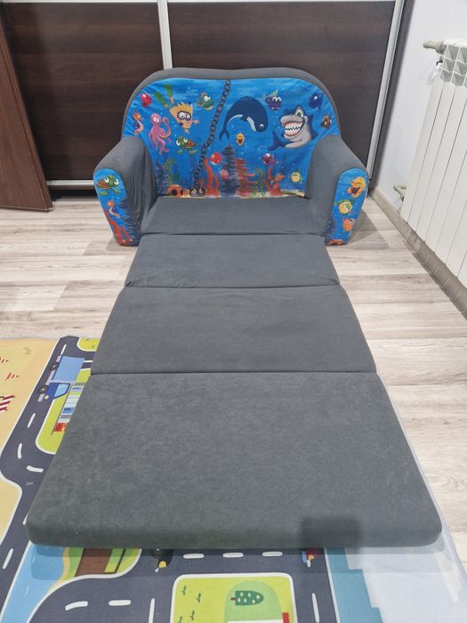 Sofa piankowa rozkładana z poduszką i pufą