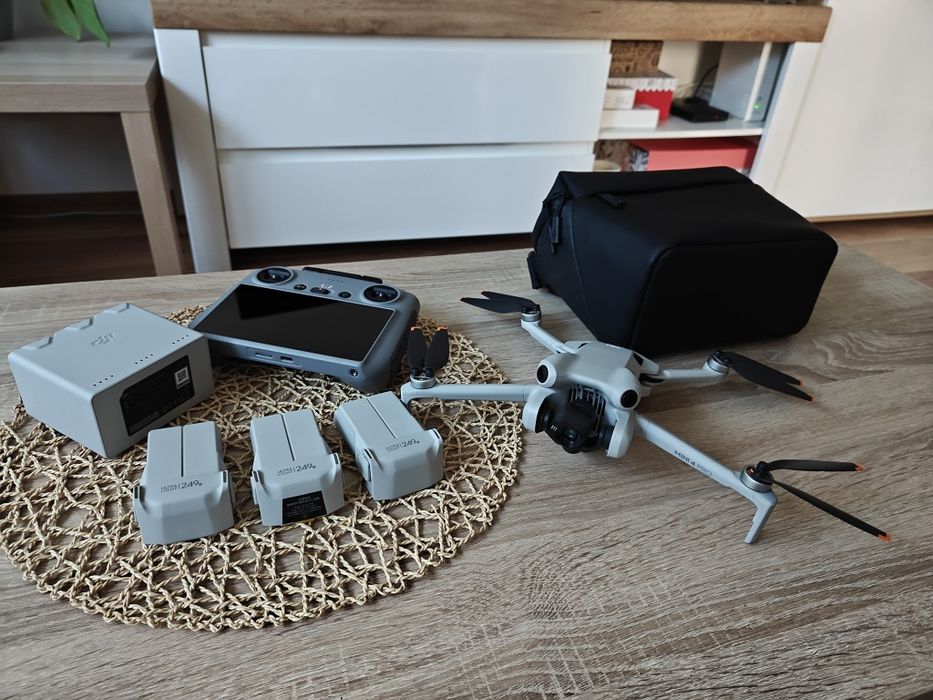 DJI mini 4 pro Fly More Combo, kontroler RC2, pudełko, gwarancja