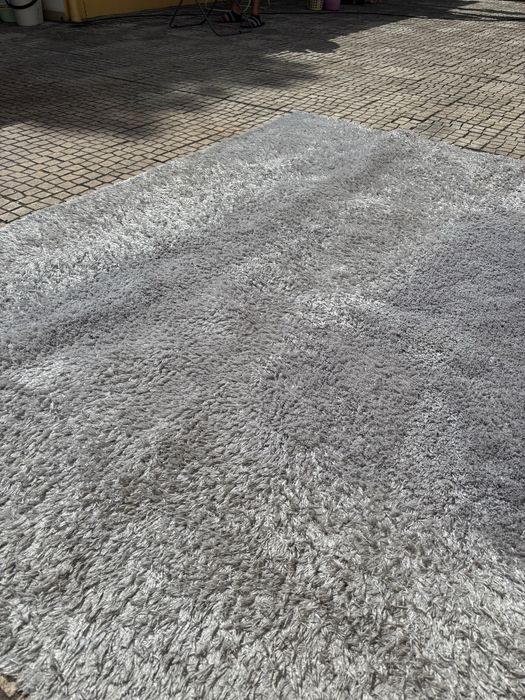 Tapete cinzento para quarto ou sala