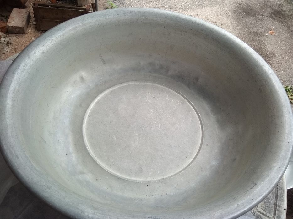 Наборы на кухню и разные миски для дачи