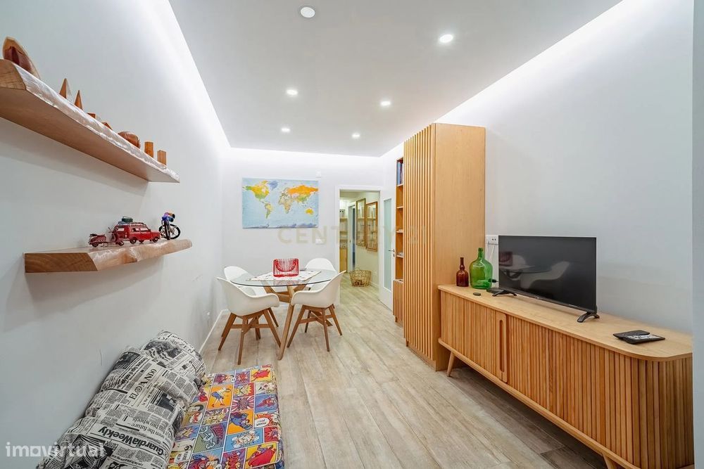 Apartamento T3 remodelado e mobilado para arrendamento no Feijó