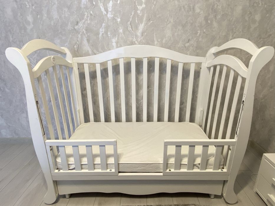 Дитяче ліжечко з маятником (можлива доставка)