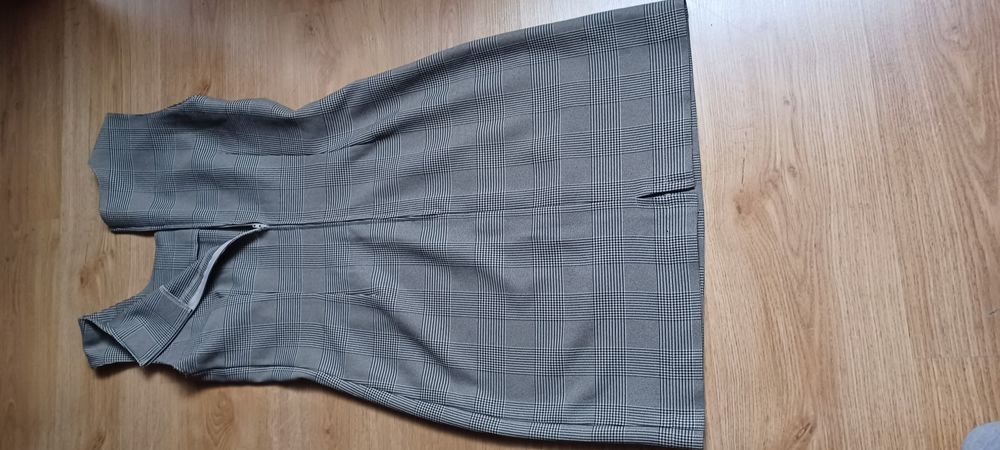 Sukienka bez rękawów