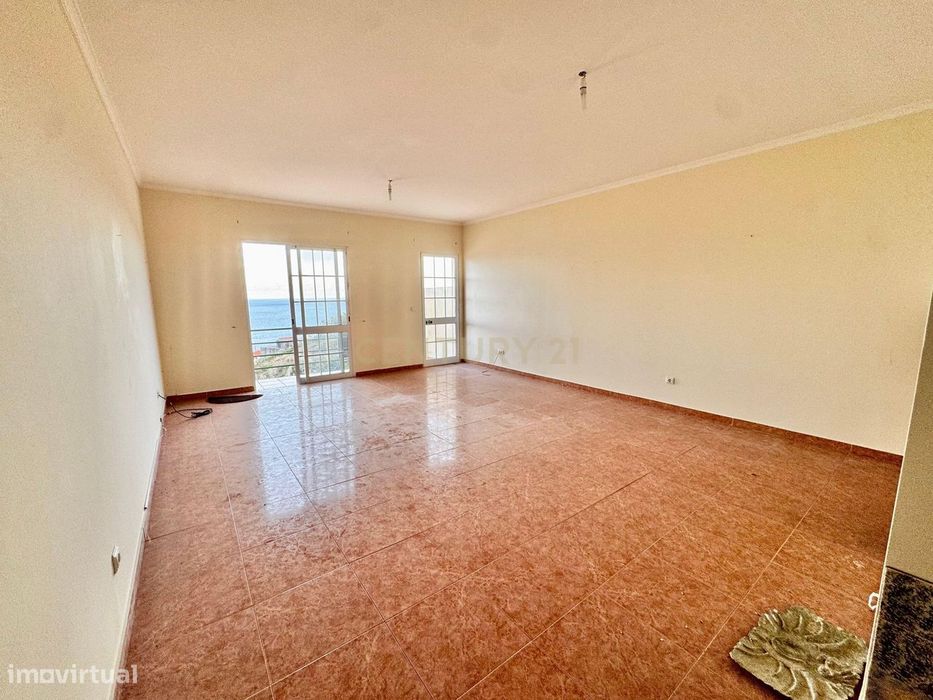 Gaula de Baixo. Moradia T3 com Suite, Vista Mar e Potencial