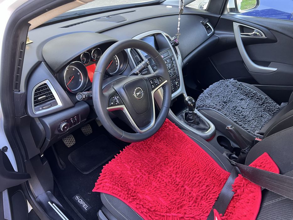 Опель Астра Спорт Таурер 2011