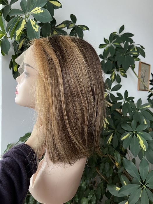 Peruka wlosy naturalne braz z pasemkami