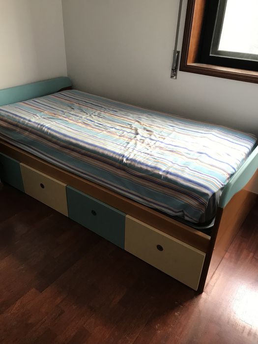Quarto criança com gavetões