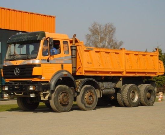 CAMIÕES BASCULA e CONTENTORES em Setúbal, Almada, Évora e Grândola