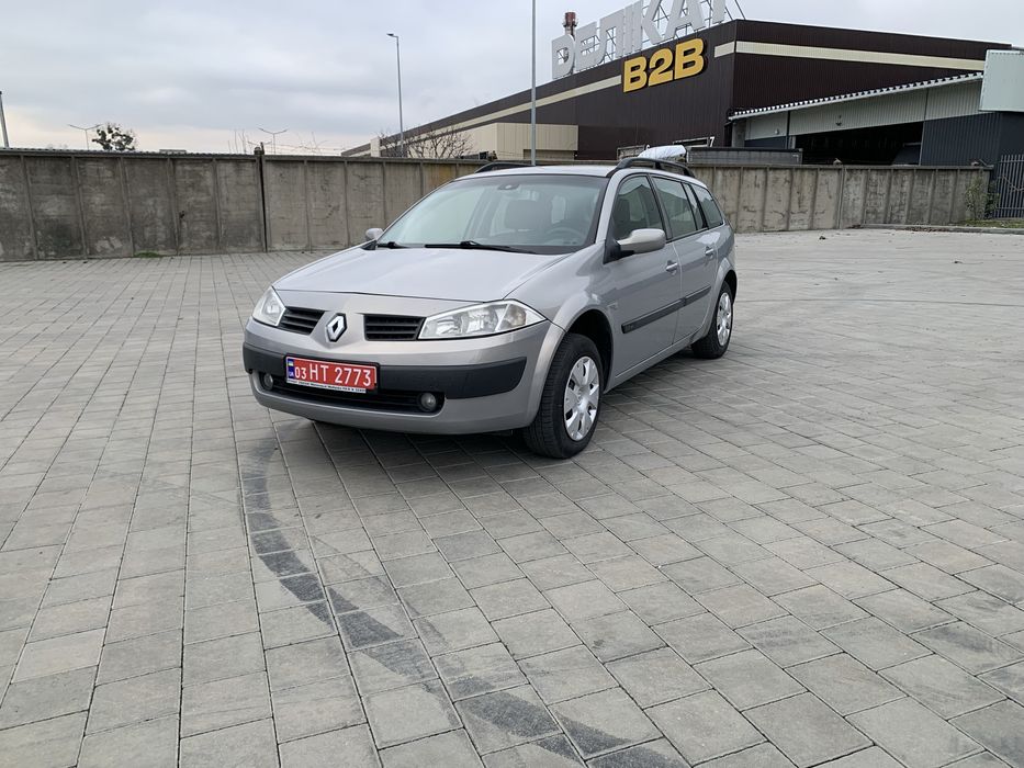 Пропонується надійний та економічний автомобіль Renault Megane 2005 року випуску з двигуном 1.6 на бензині. Машина свіже пригнана та розмитнена, готова до реєстрації на нового власника.
Основні переваги:
Автомобіль в рідній фарбі, без слідів аварій.
Кліматична система заправлена та працює без нарікань.
Мотор та коробка передач працюють без зауважень, запуск без проблем. (новий акумулятор)
Салон у відмінному стані, не зношений.
Підвіска в порядку, не гримить.
В комплекті є запасне колесо, домкрат,
ключ, буксирувальний гак, трикутник, аптечка.
Автомобіль ідеальний для тих, хто шукає надійний та економічний транспорт для щоденних поїздок!