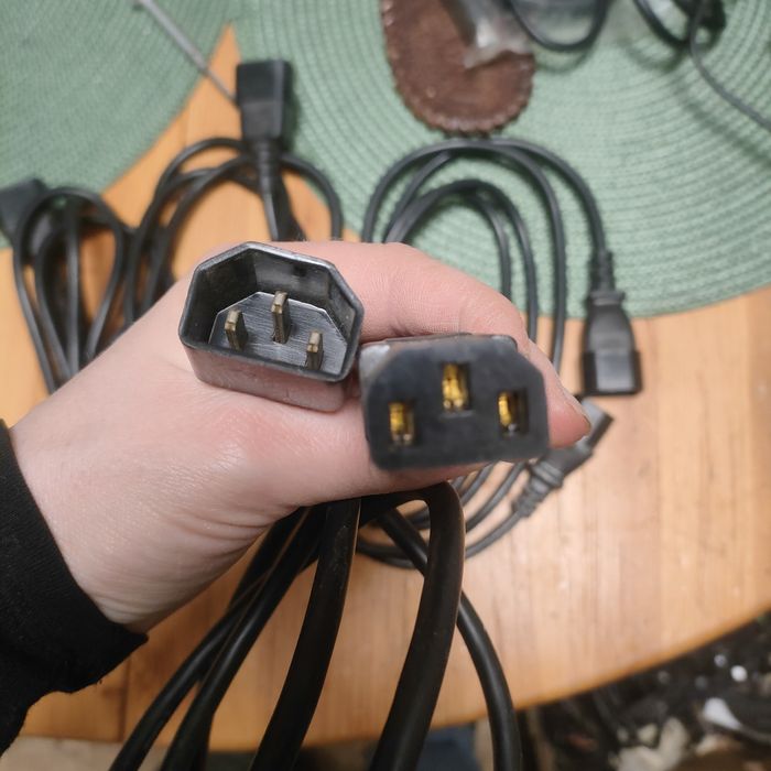 Kable zasilające do komputera