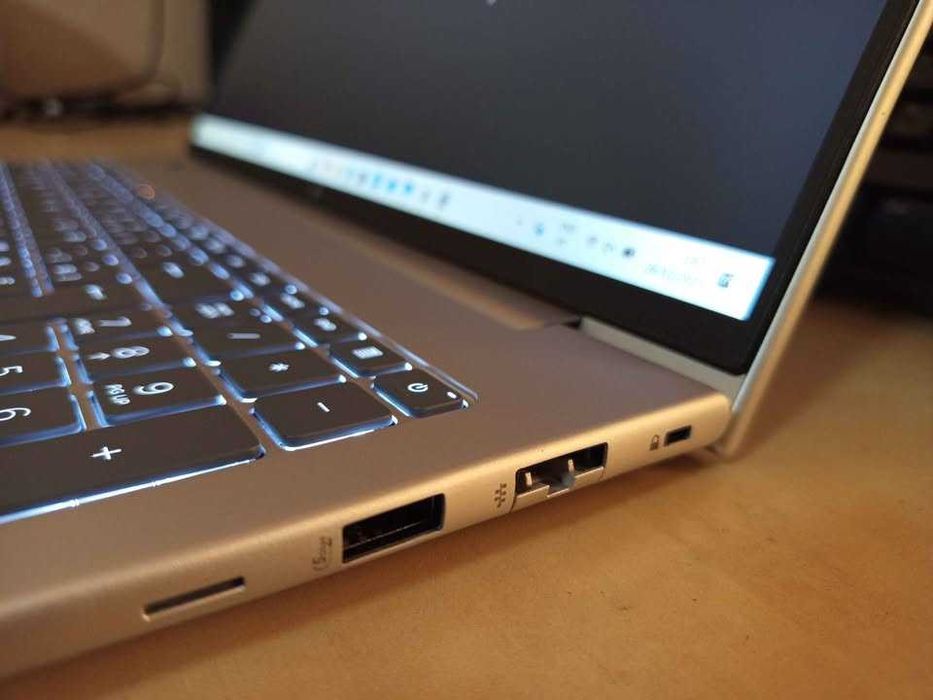 HP EliteBook 660 G11 / Intel Ultra i5 135U / 16GB RAM DDR5 / SSD 512GB