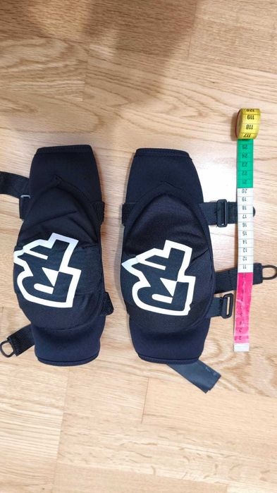 Cotoveleiras RF - Race face "Novas" Tamanho S-M - Junior