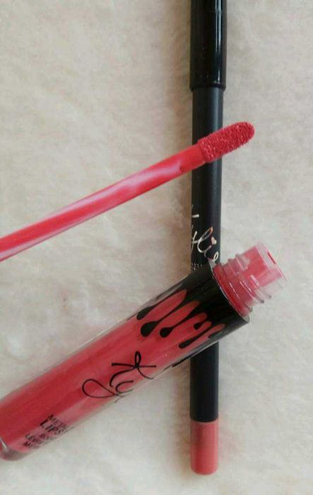 Kylie Kit Lipstick - Lápis e Batom Liquido - NOVO