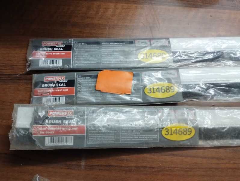 Uszczelka listwa szczotkowa pod drzwi 100 cm 1 mb