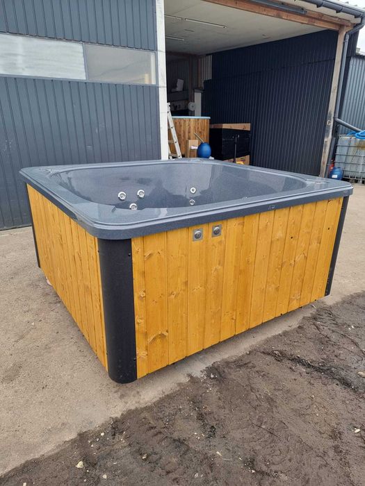 NOWA balia KWADRAT 210x210 jacuzzi piec wewnętrzny hydromasaż
