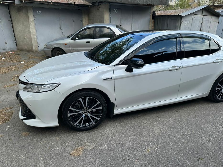 Toyota Camry 2020 гібрід