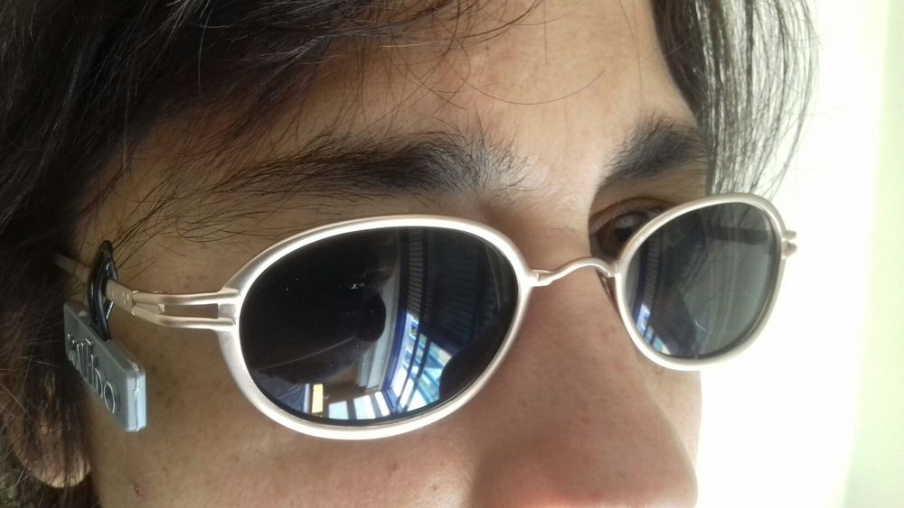 Óculos de sol novos com bolsa