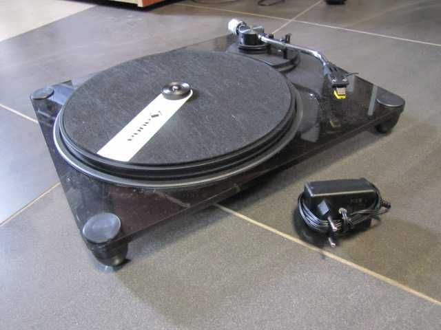 Gramofon z obudową ze szkła akrylowego Auna Pureness czarny