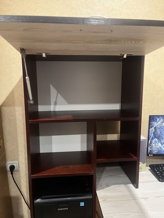 Компьютерний стіл