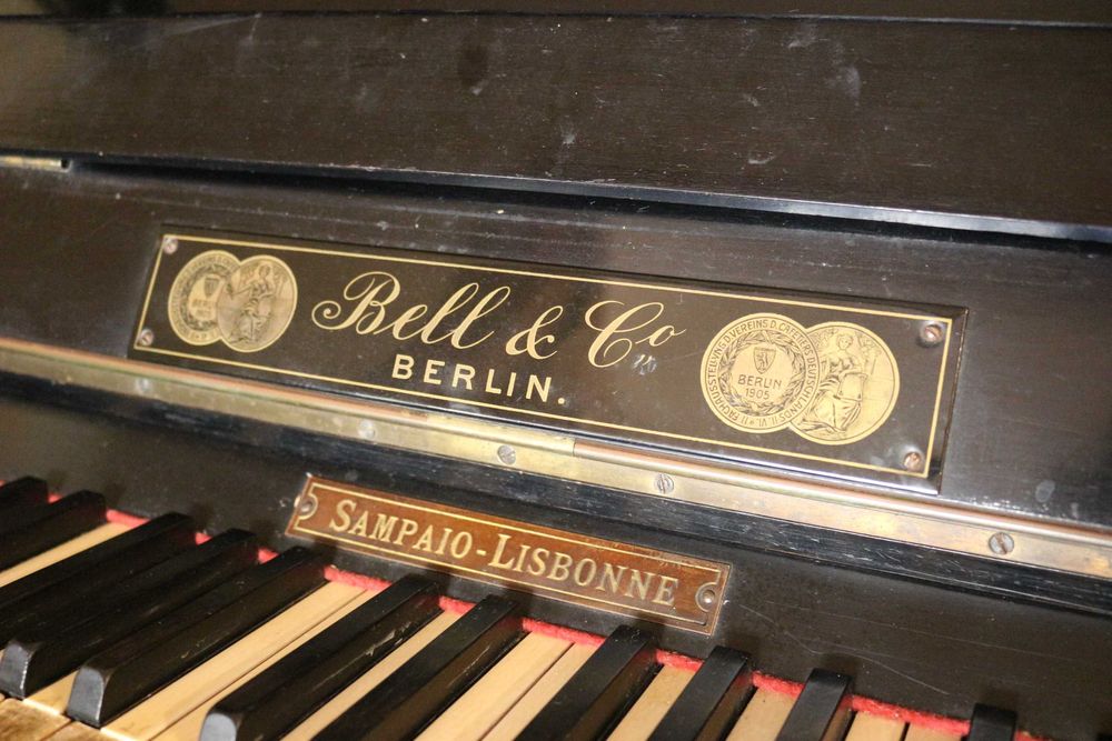 Piano vertical (Bell & Cª, Berlin)