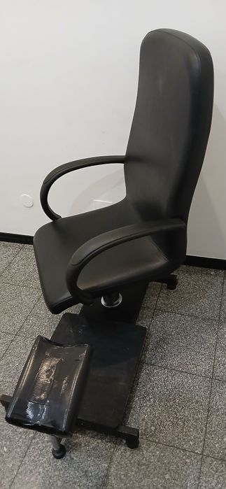 Cadeira de Pedicure com Apoio de Pé