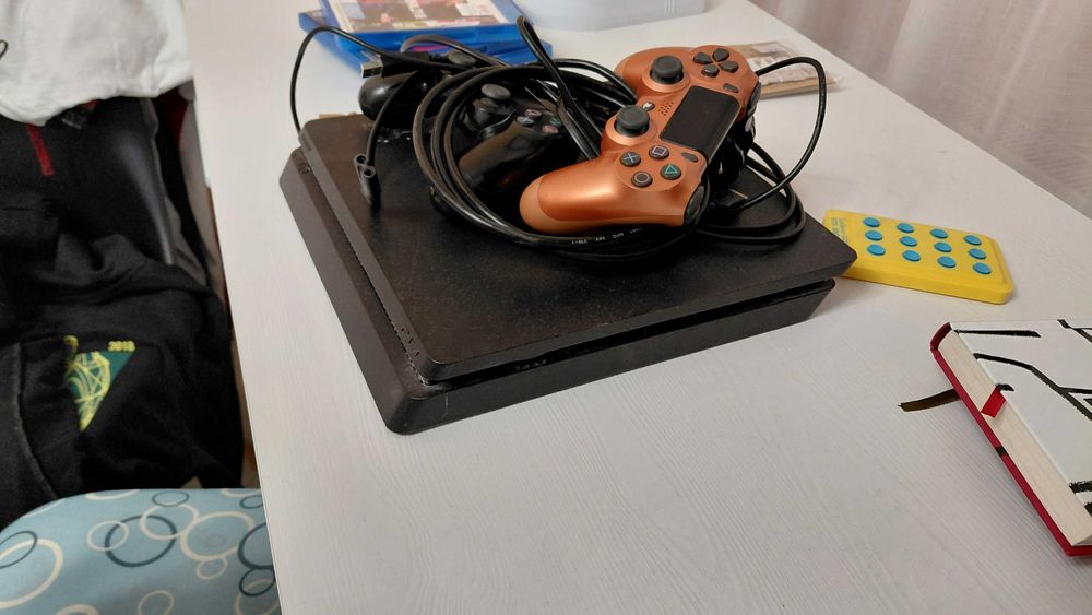 Приставки Playstation PS4 Slim 1TB +2 джойстика Playstation 4 500ГБ