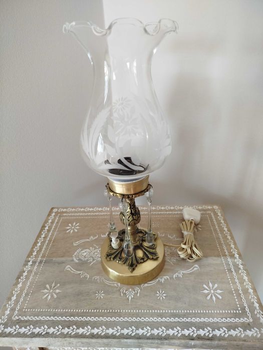 Antigo Candeeiro de Mesa, muito elegante