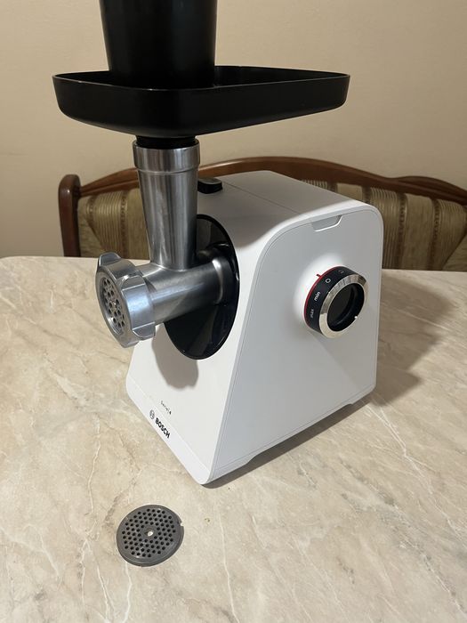 Мʼясорубка Bosch MFWS420W в гарному стані