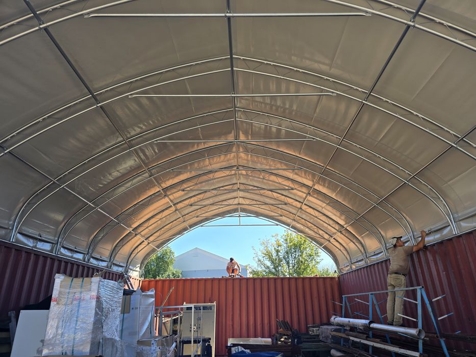 Zadaszenie kontenerów morskich.